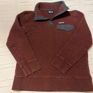 Patagonia Maroon Quilted Pullover with Navy Accents